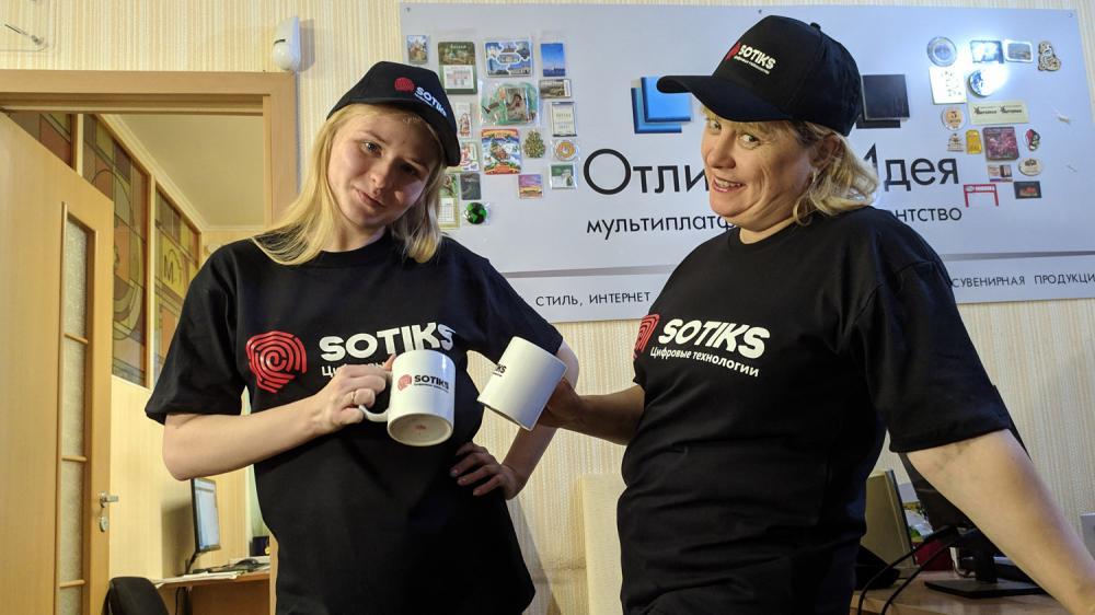 Футболки с логотипом компании Sotiks - реализованные проекты рекламного агентства "Отличная Идея" Футболки с логотипом компании Sotiks - реализованные проекты рекламного агентства "Отличная Идея"