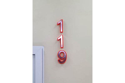 Цифры для кабинетов из серебряного пластика