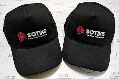 Бейсболки с логотипом компании Sotiks