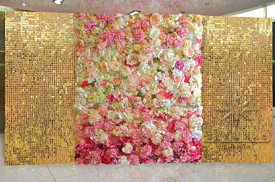 Фотозона из пластин с пайетками