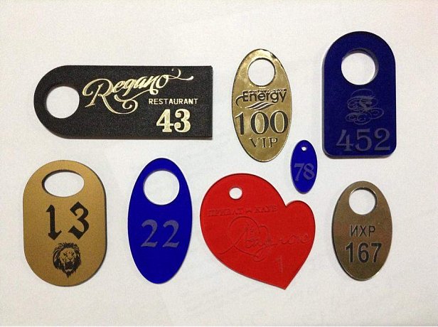 Гравировка пластиков для наружной и интерьерной рекламы - реализованные проекты рекламного агентства "Отличная Идея" Гравировка пластиков для наружной и интерьерной рекламы - реализованные проекты рекламного агентства "Отличная Идея"