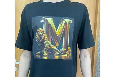 Оригинальный принт на футболке