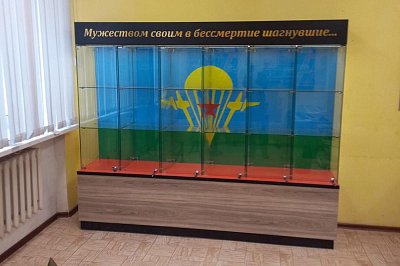 Информационный стенд-витрина