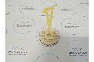  Ёлочные деревянные шары-подвески с логотипом