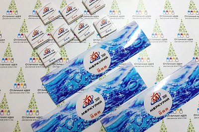 Фирменные шоколадки в обертке с логотипом  "Меркурий"