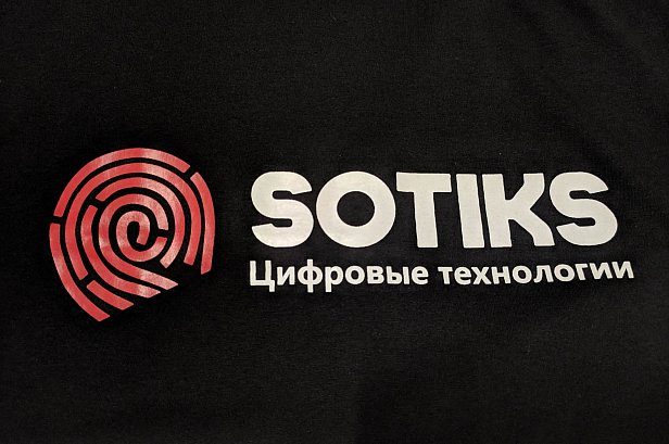 Футболки с логотипом компании Sotiks - реализованные проекты рекламного агентства "Отличная Идея"