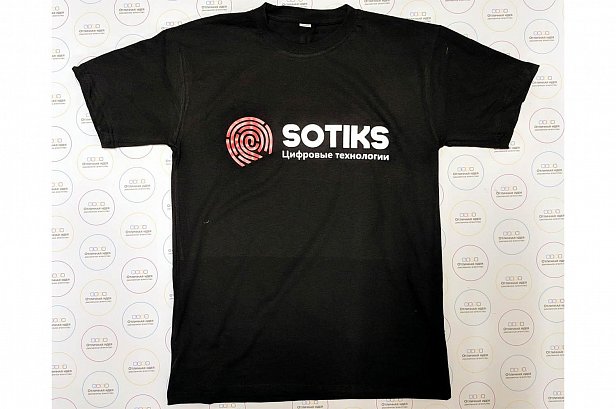 Футболки с логотипом компании Sotiks - реализованные проекты рекламного агентства "Отличная Идея"