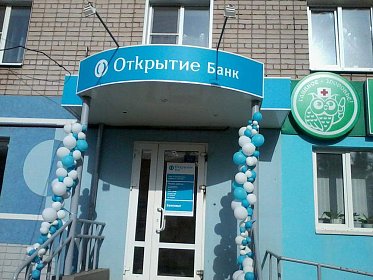 Вывеска банка "Открытие"