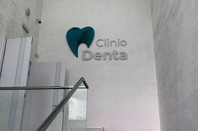 Интерьерный логотип для клиники ClinioDenta