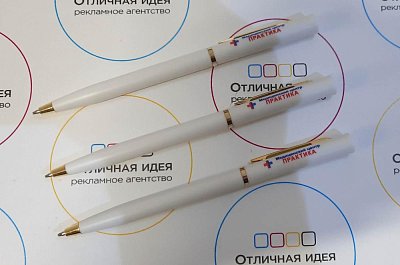Ручка пластмассовая с логотипом для фирмы "Практика"
