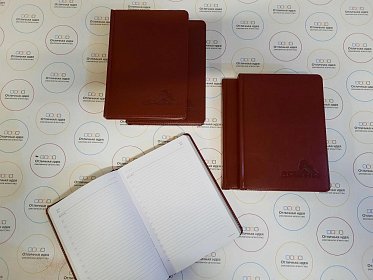 Ежедневник с золотым срезом